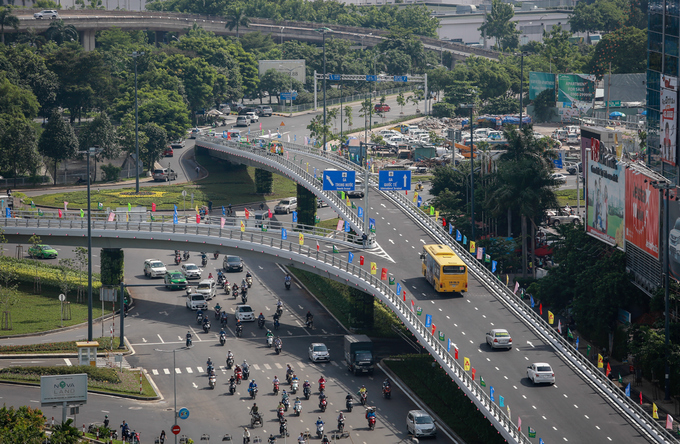 Quang cảnh cầu vượt sân bay Tân Sơn Nhất