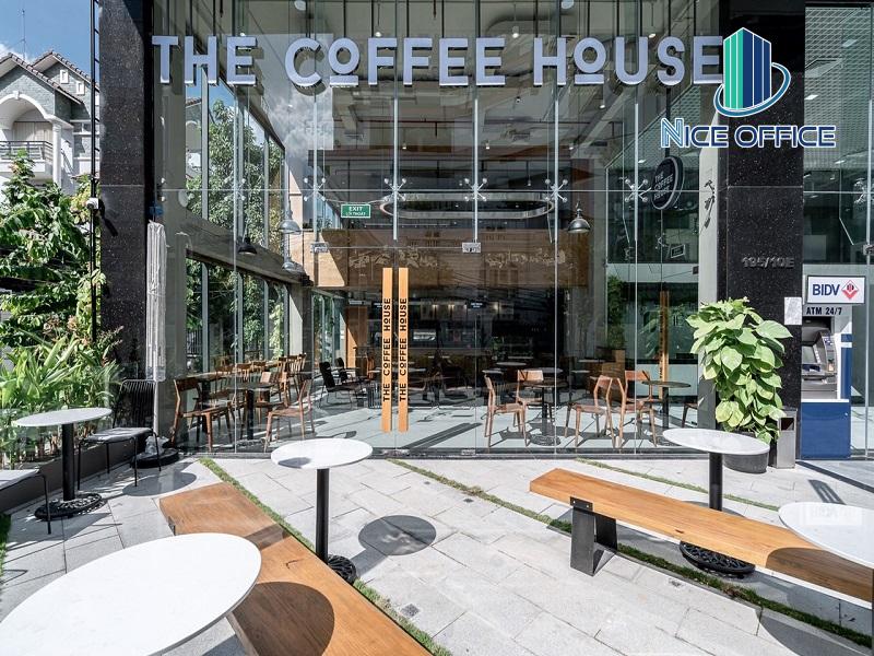 Tiện ích cafe ngay một phần tầng trệt tòa nhà The Hub Building