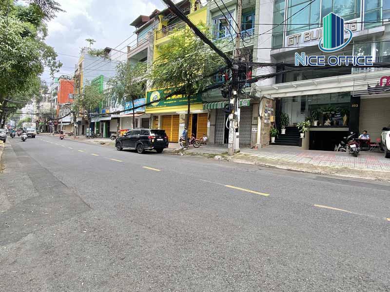 Đường Nguyễn Thái Bình phía trước tòa nhà luôn có giao thông thông thoáng