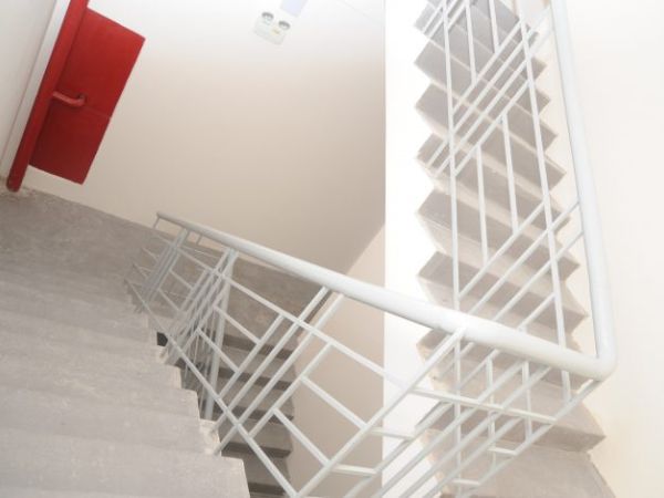 Các tiêu chuẩn thiết kế cao ốc văn phòng - Thang thoát hiểm