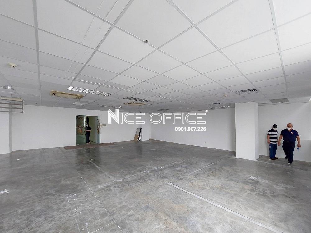 khach-hang-nice-office-khao-sat-mat-bang-trong-tai-athena-building-quan-tan-binh