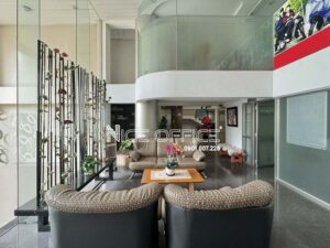 Khu vực đốn khách tại tầng trệt tòa nhà Ý Bản Building