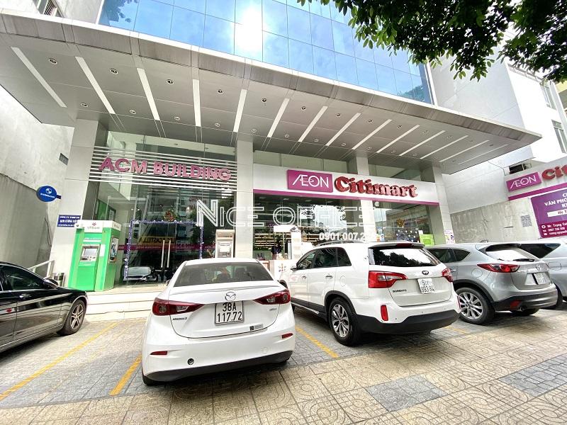 khuon-vien-phia-truoc-toa-nha-acm-building