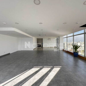 Mặt bằng trống cho thuê tại tầng cao nhất tòa nhà Intan Building