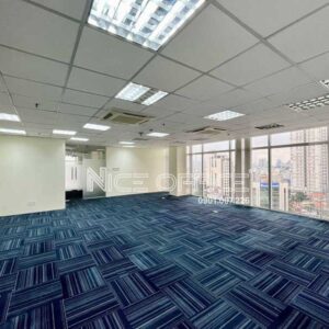 Mặt bằng trống đã trải thảm tại tòa nhà Intan Building