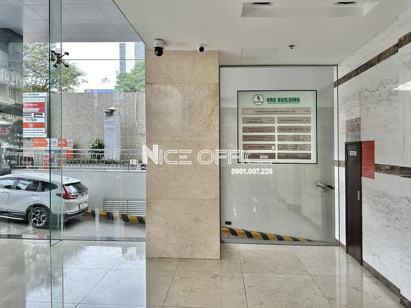 bang-ten-cong-ty-ngay-sanh-tret-toa-nha-vrg-building