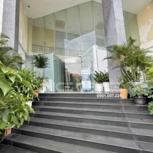 Cổng chính vào tòa nhà Kim Thanh Building