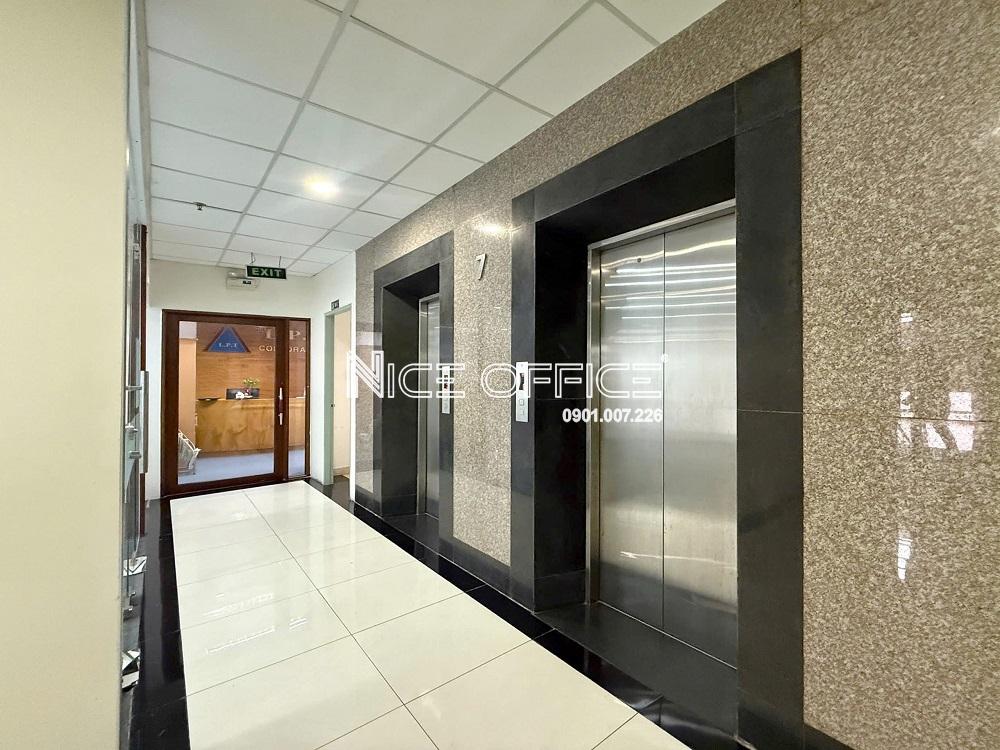 hai-thang-may-tai-toa-nha-cmard-building