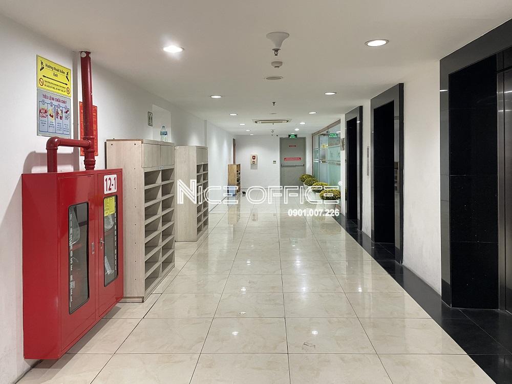 hanh-lang-chung-tai-moi-tang-toa-nha-pico-plaza