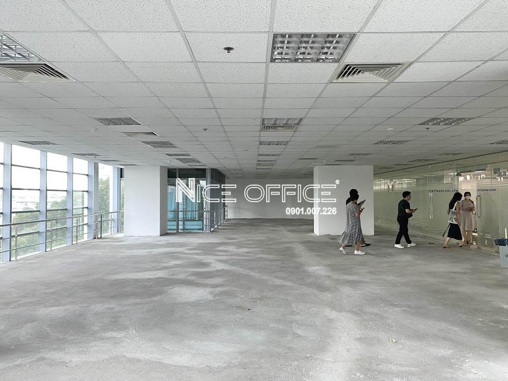 khach-hang-di-xem-mat-bang-tai-bao-sai-gon-giai-phong-building