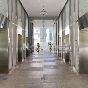 Khu vực thang máy tốc độ cao tại tòa nhà ETown Central Tower