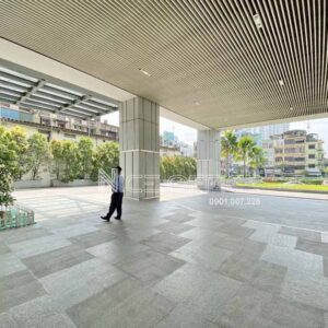 Khuôn viên phía trước tòa nhà Etown Central Tower
