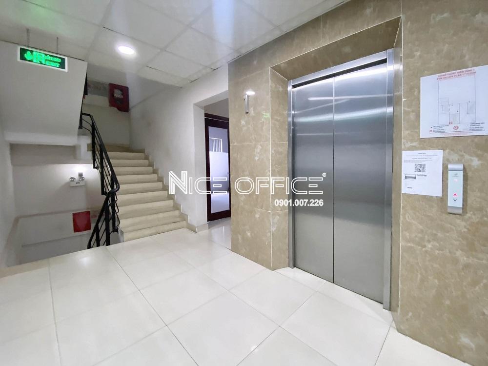 loi-thang-may-va-thang-bo-tai-toa-nha-hong-anh-japan-building