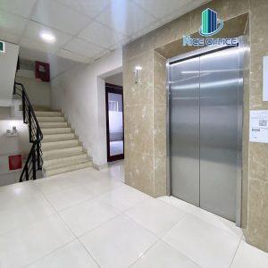 Thang máy và lối thang bộ tại tòa nhà Hồng Anh Japan