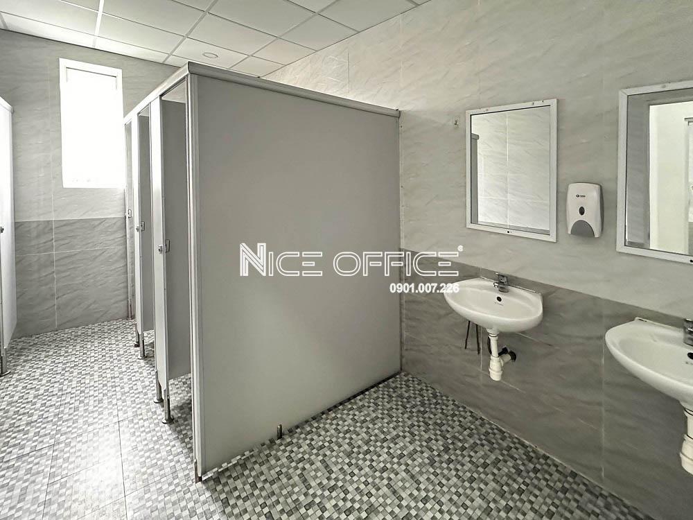 nha-ve-sinh-nu-tai-deli-office