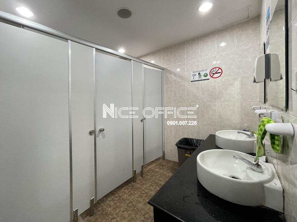 nha-ve-sinh-nu-tai-pico-plaza