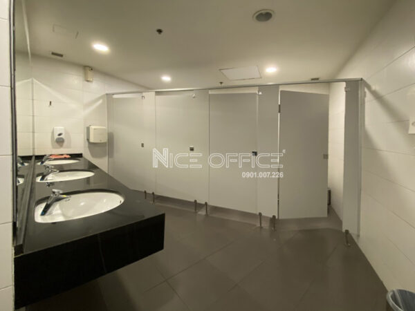 Nhà vệ sinh nữ tại mỗi tầng