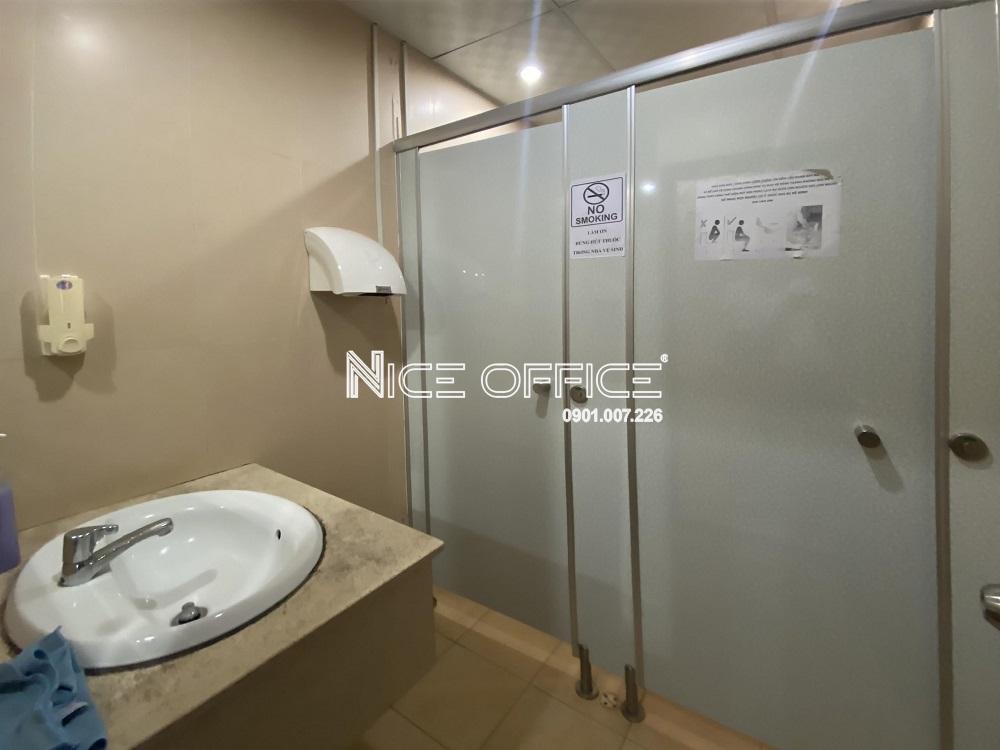 nha-ve-sinh-nu-tai-toa-nha-hong-anh-japan-building