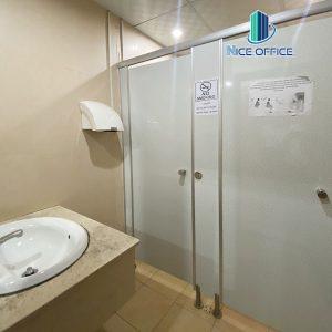 Nhà vệ sinh nữ tại tòa nhà Hồng Anh Japan Building