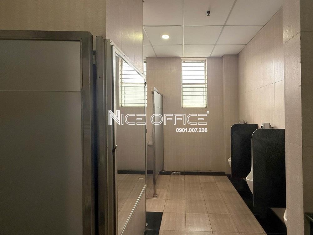 nha-ve-sinh-tai-moi-tang-cmard-building