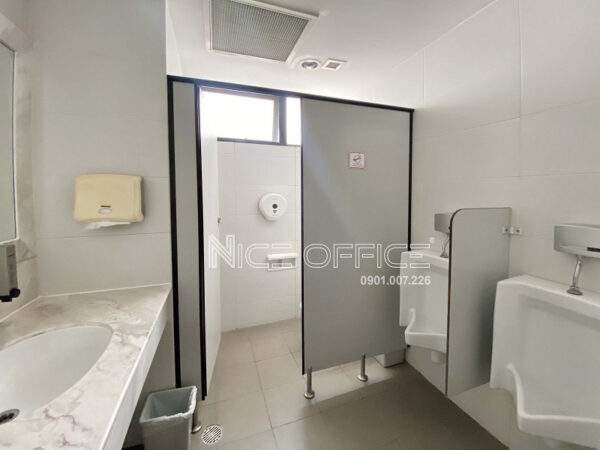 Nhà vệ sinh tại mỗi tầng tòa nhà Havana Tower