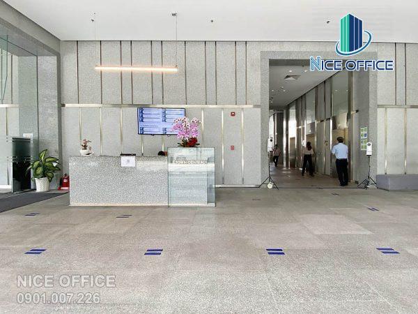 Khu vực sảnh đón khách rộng rãi tại tòa nhà ETown Central Tower