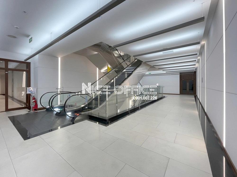 thang-cuon-tai-toa-nha-metrolink-an-phu