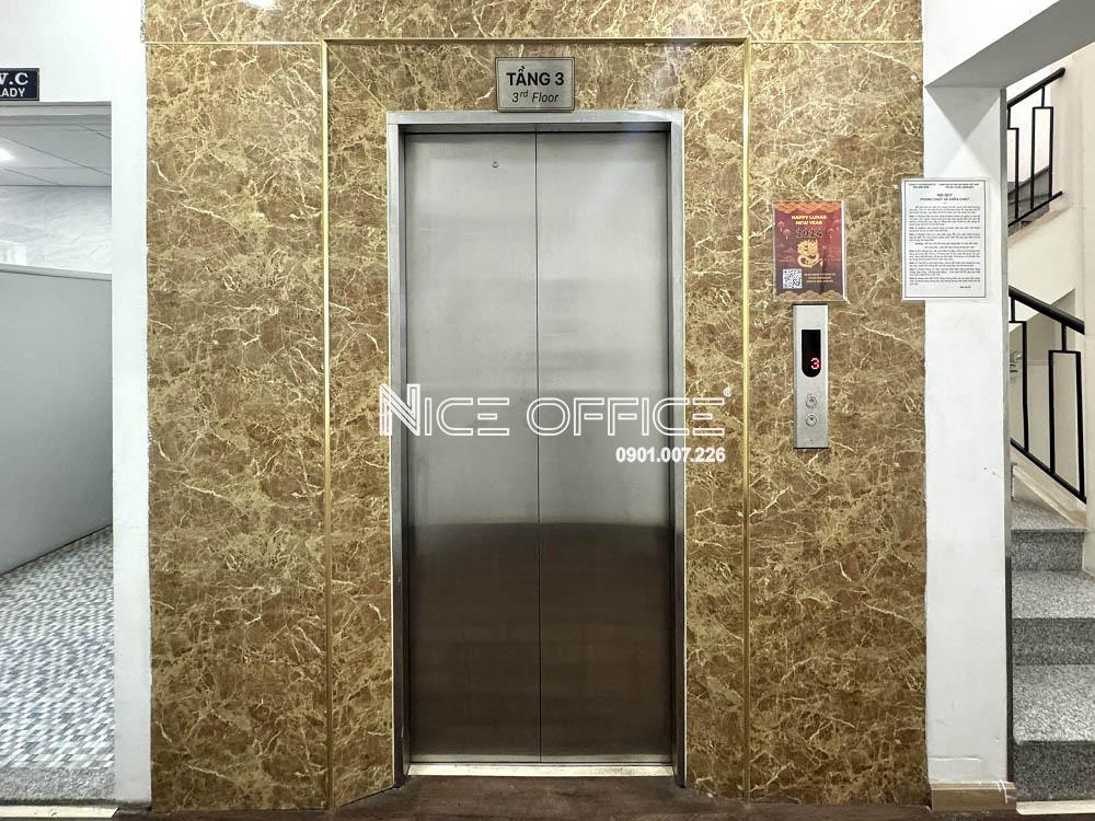 thang-may-tai-toa-nha-deli-office-building