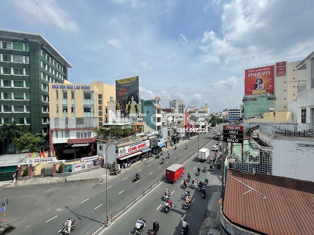 view-duong-hoang-van-thu-nhin-tu-tang-3-toa-nha-deli-office