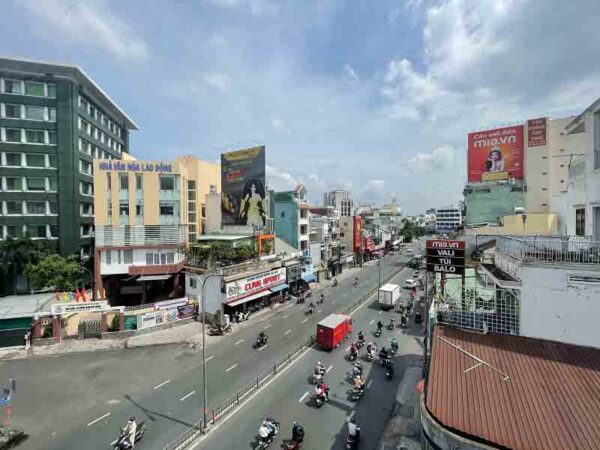 View đường Hoàng Văn Thụ nhìn từ tầng 3 tòa nhà Deli Office