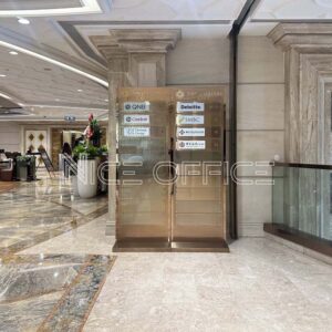 Bảng tên doanh nghiệp tại sảnh ra vào tòa nhà Saigon Times Square