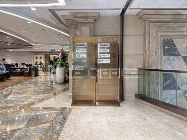 Bảng tên doanh nghiệp tại sảnh ra vào tòa nhà Saigon Times Square