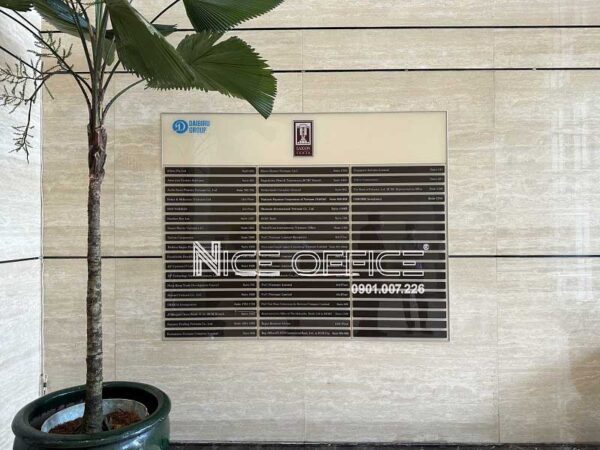 Bảng tên doanh nghiệp tại sảnh trệt tòa nhà Saigon Tower