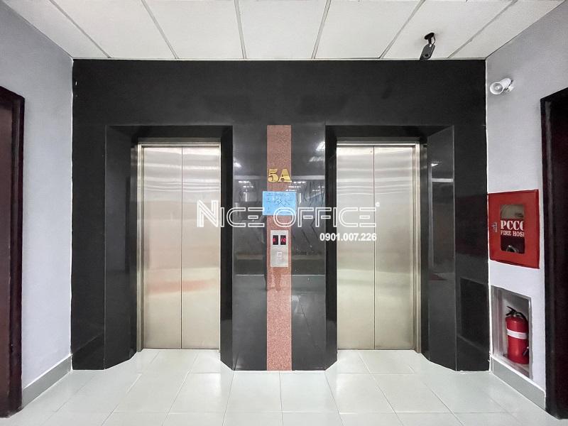 hai-thang-may-tai-toa-nha-gb-building