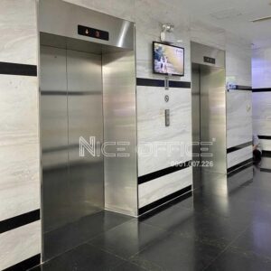 Hai thang máy tốc độ cao tại tòa nhà TMS Building