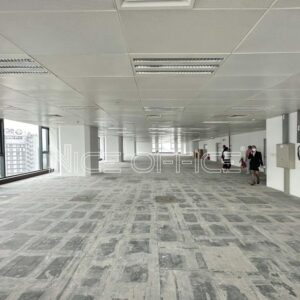 Khách hàng Nice Office đi khảo sát mặt bằng trống tại tòa nhà Saigon Times Square