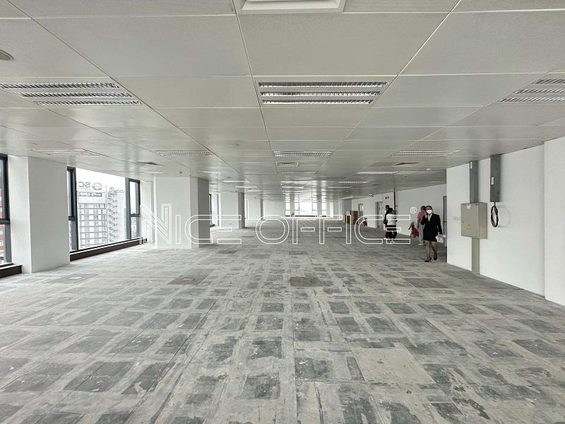Khách hàng Nice Office đi khảo sát mặt bằng trống tại tòa nhà Saigon Times Square, quận 1