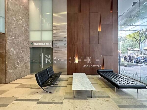Khu vực chờ tại sảnh trệt tòa nhà President Place