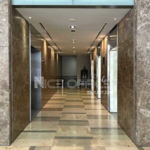Khu vực thang máy tốc độ cao tại tòa nhà President Place