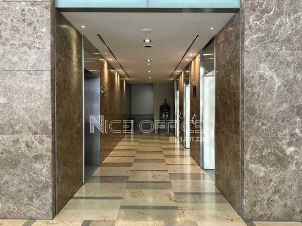 Khu vực thang máy tốc độ cao tại tòa nhà President Place