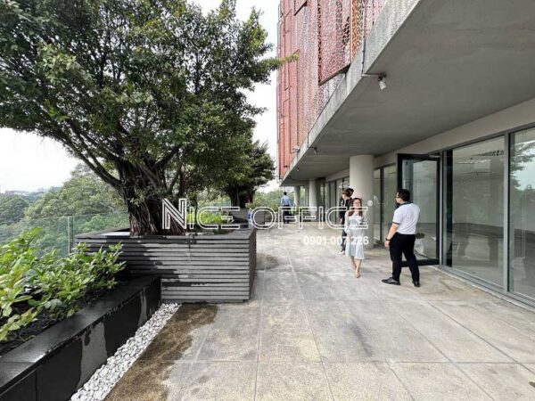 Khuôn viên ban công được sử dụng khi thuê văn phòng tại tầng 9 tòa nhà President Place