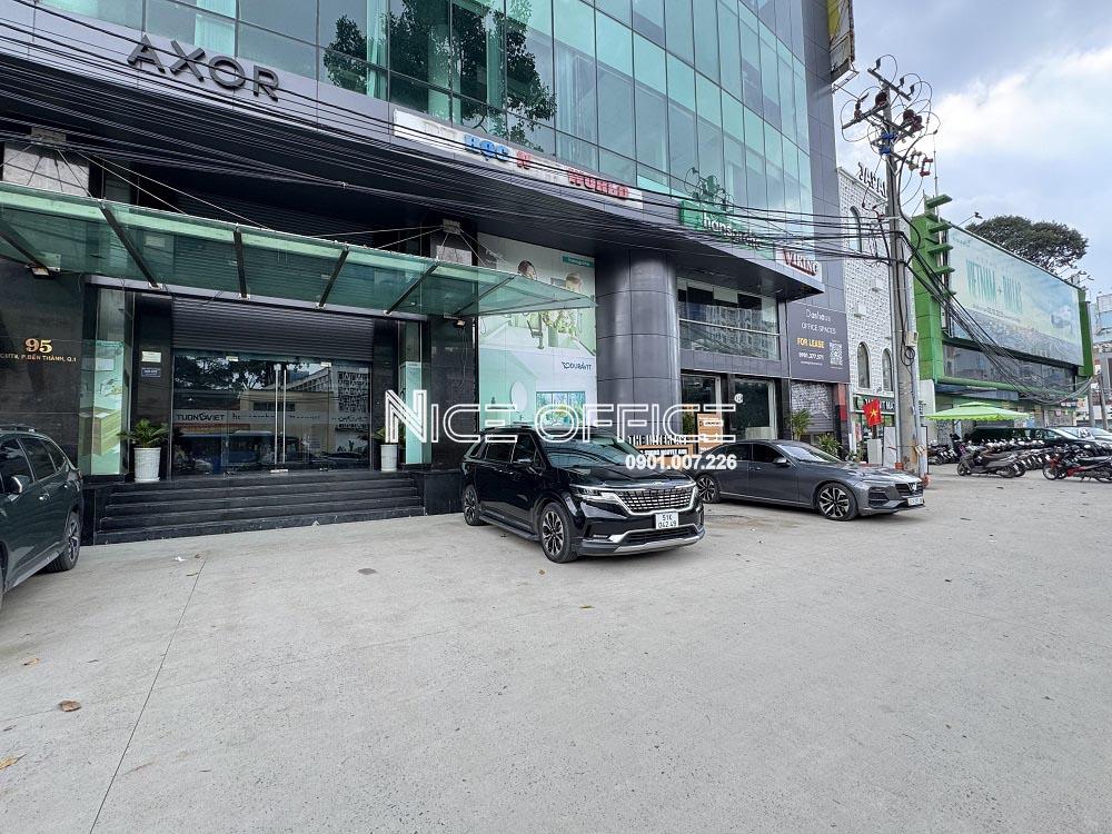 khuon-vien-phia-truoc-toa-nha-dashaus-the-interlace (2)