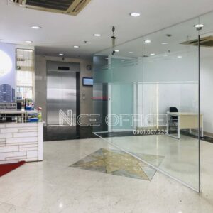 Lễ tân và thang máy tại tòa nhà Việt Nga Building