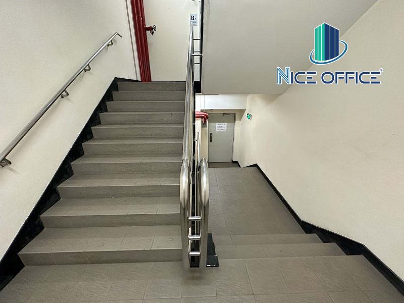 Lối thang bộ tại tòa nhà Saigon Times Square