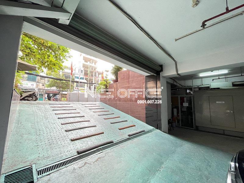 loi-xuong-ham-xe-tai-toa-nha-gb-building