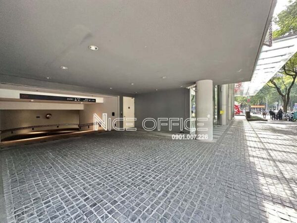 Lối xuống hầm xe tại tòa nhà President Place