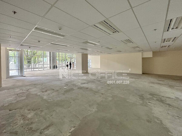 Mặt bằng trống tại tầng trệt tòa nhà Saigon Tower