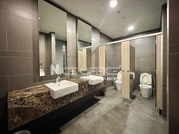 Nhà vệ sinh tại mỗi tầng tòa nhà President Place