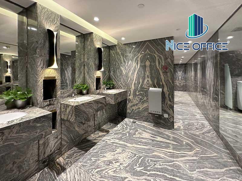 Nhà vệ sinh tại mỗi tầng