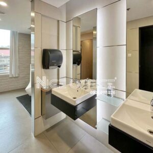 Nhà vệ sinh tại tòa nhà Saigon Tower